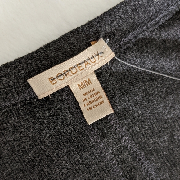 Bordeaux Tee 3/4 Sleeve Exposed Seams Round Neck High Low Hem Charcoal M NWOT - Picture 6 of 7